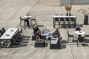 tafels, stoelen en barkukken huren bij partyverhuurbedrijf skippy-rent